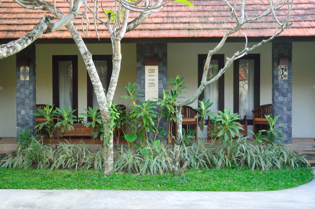 Peneeda View Beach Hotel Sanur  Exterior photo