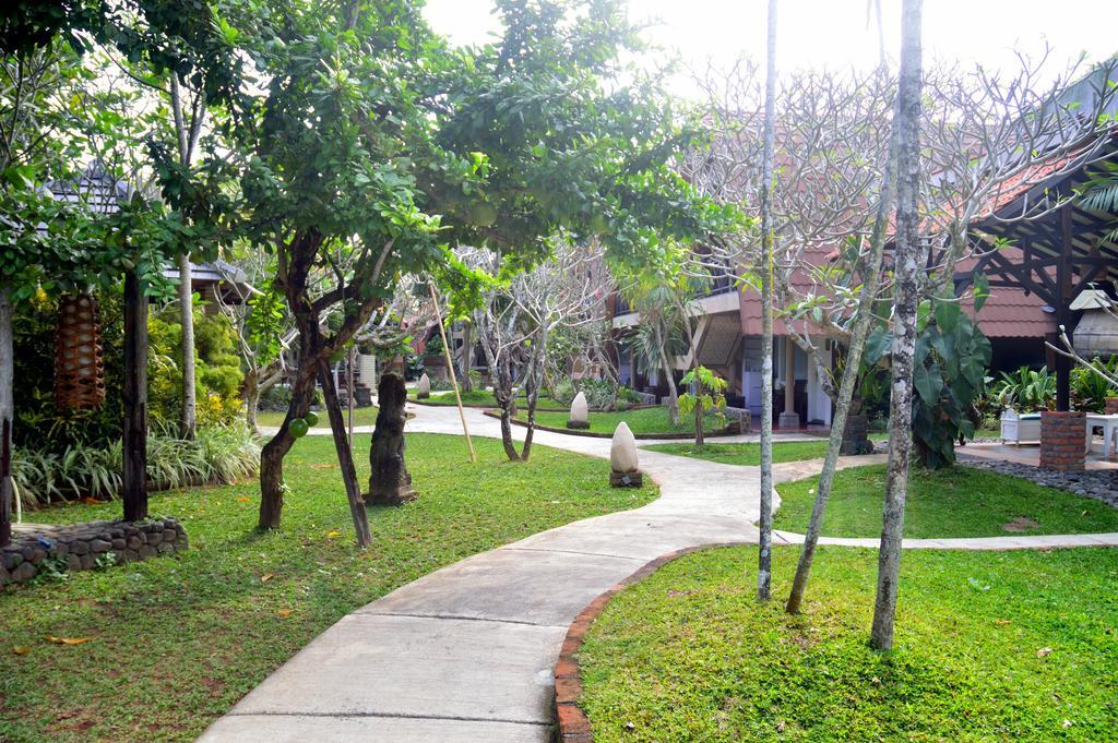 Peneeda View Beach Hotel Sanur  Exterior photo