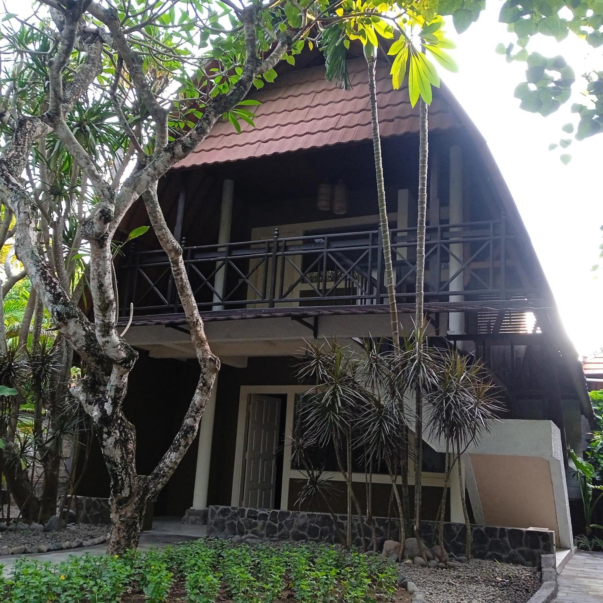 Peneeda View Beach Hotel Sanur  Exterior photo