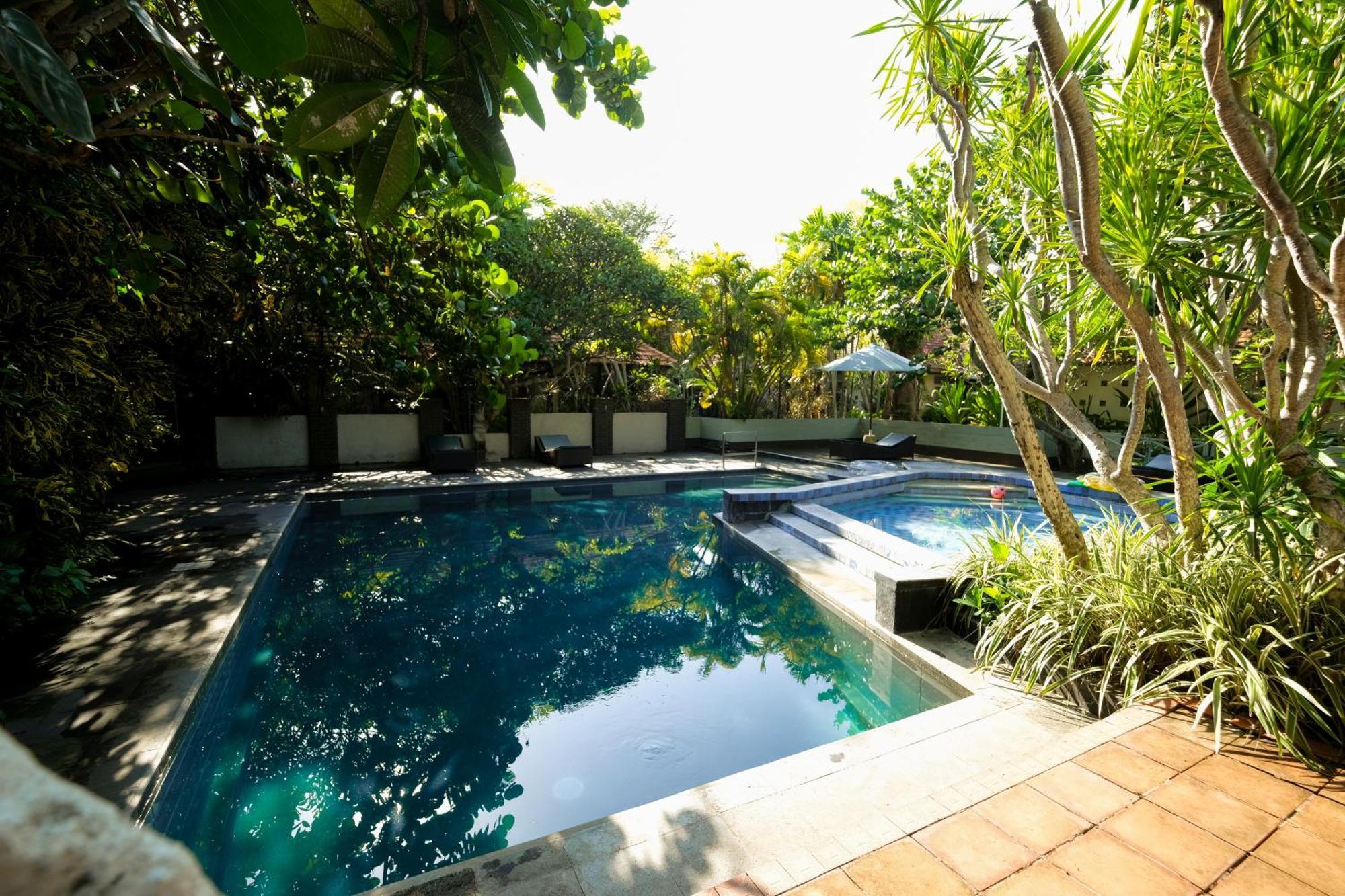 Peneeda View Beach Hotel Sanur  Exterior photo