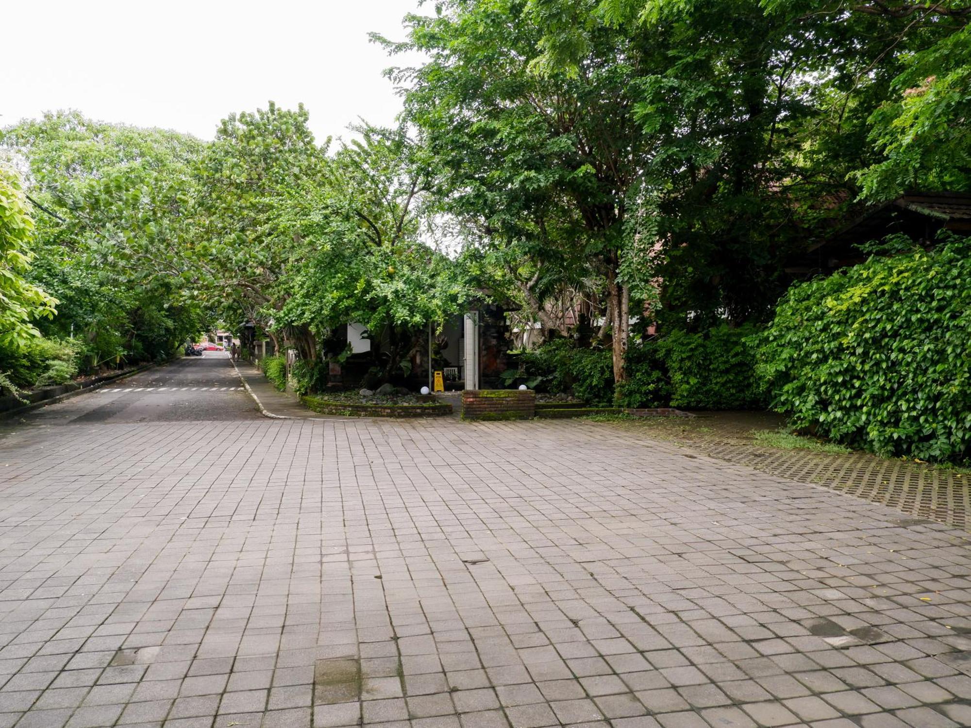 Peneeda View Beach Hotel Sanur  Exterior photo