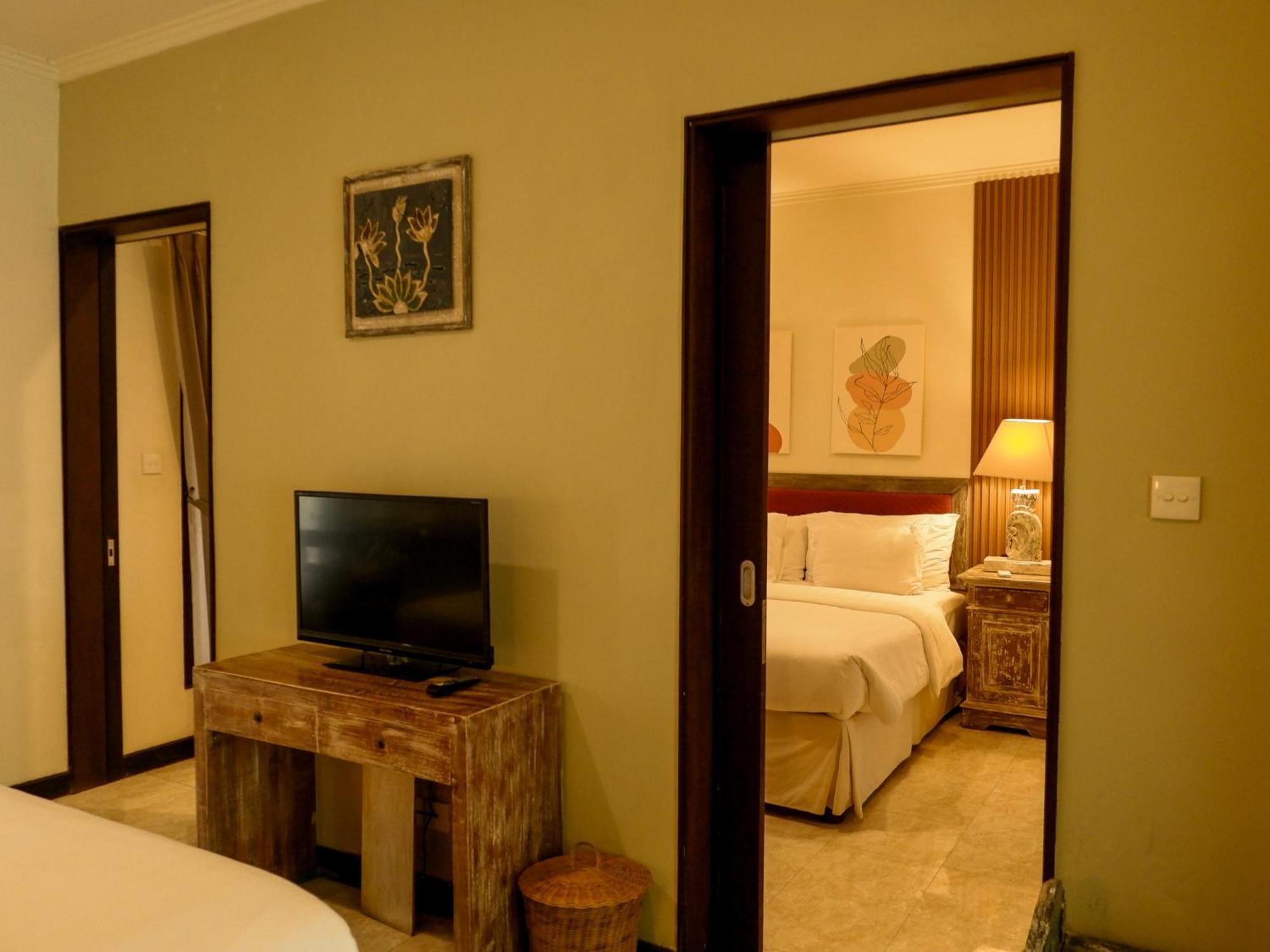 Peneeda View Beach Hotel Sanur  Exterior photo