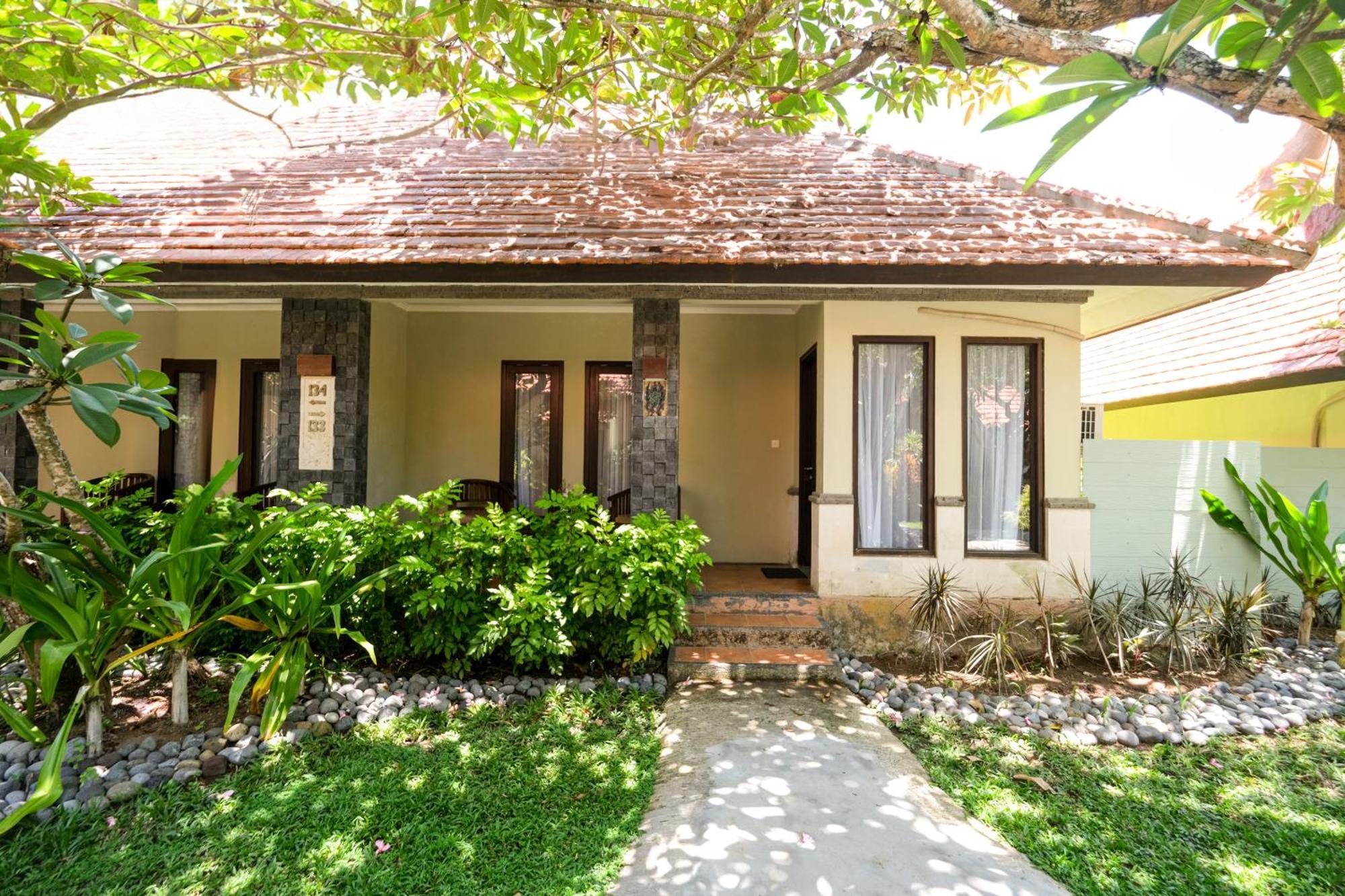 Peneeda View Beach Hotel Sanur  Exterior photo