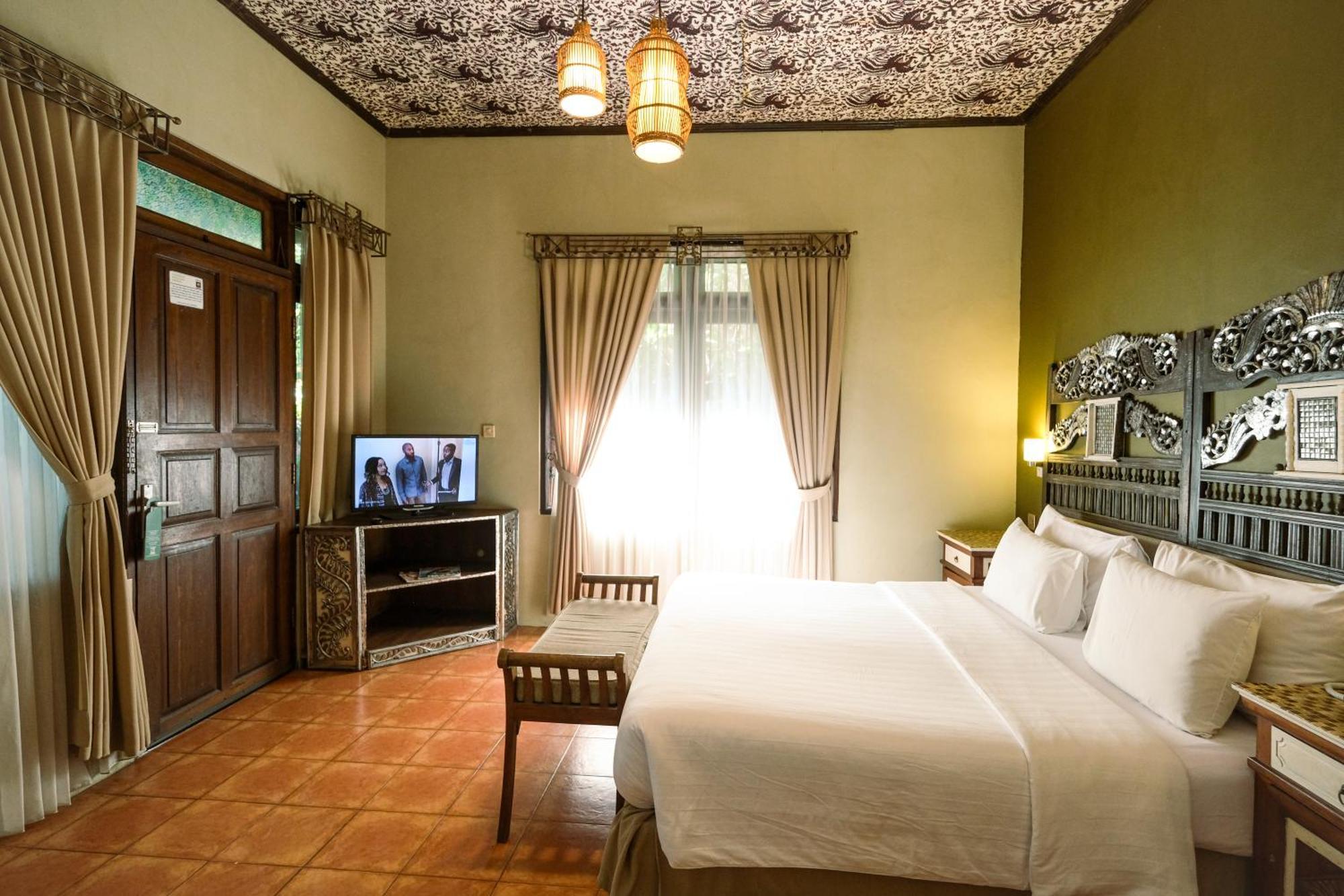 Peneeda View Beach Hotel Sanur  Exterior photo