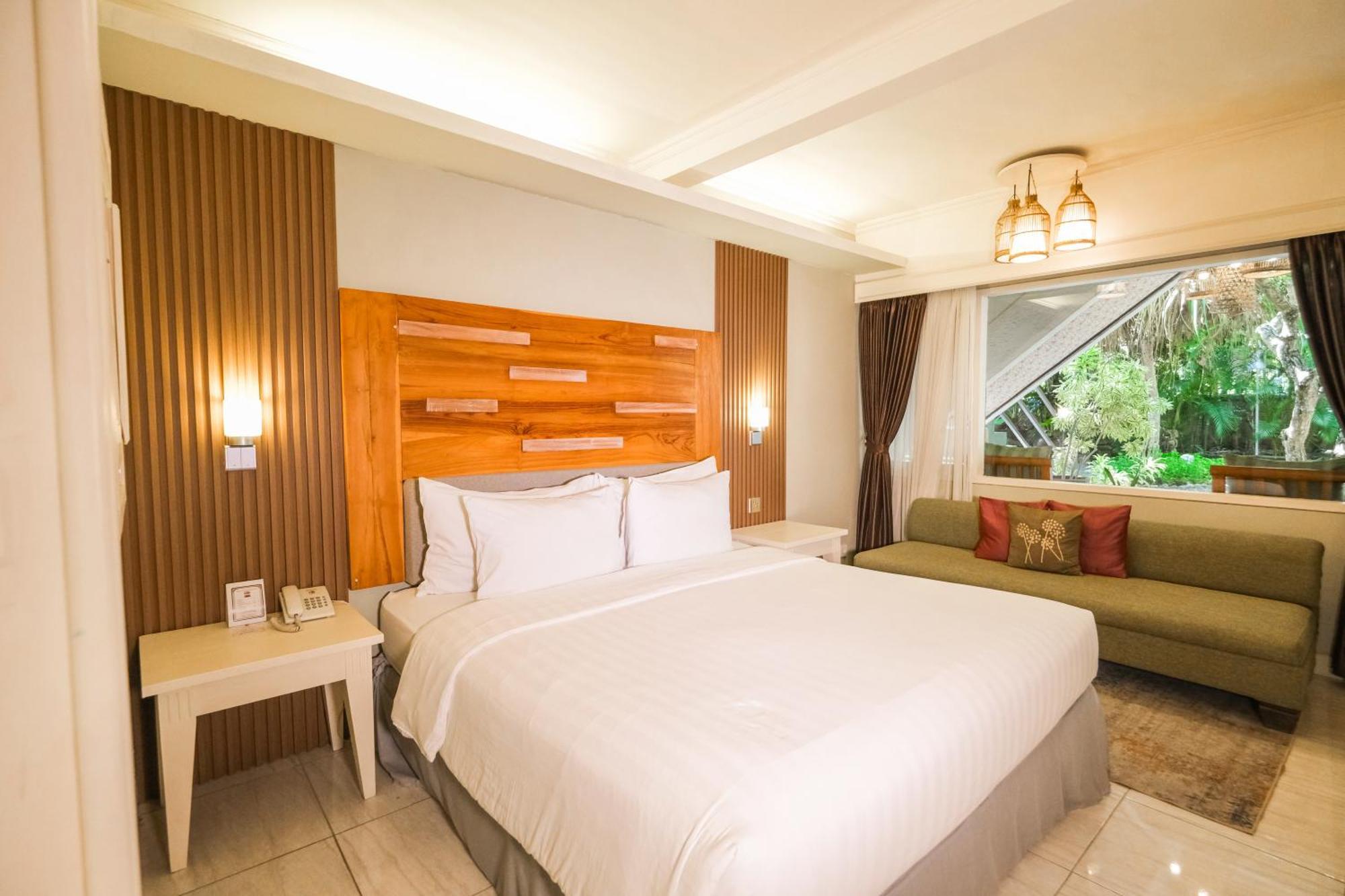 Peneeda View Beach Hotel Sanur  Exterior photo