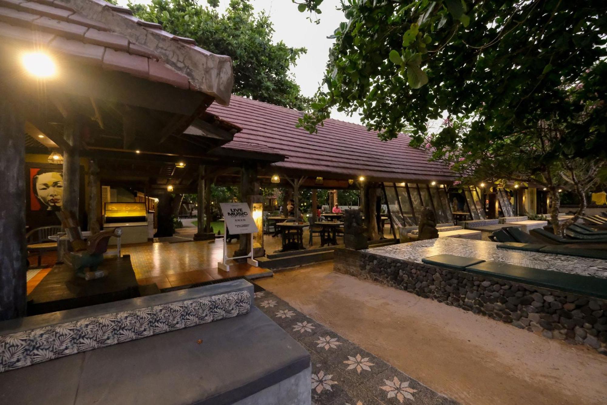 Peneeda View Beach Hotel Sanur  Exterior photo
